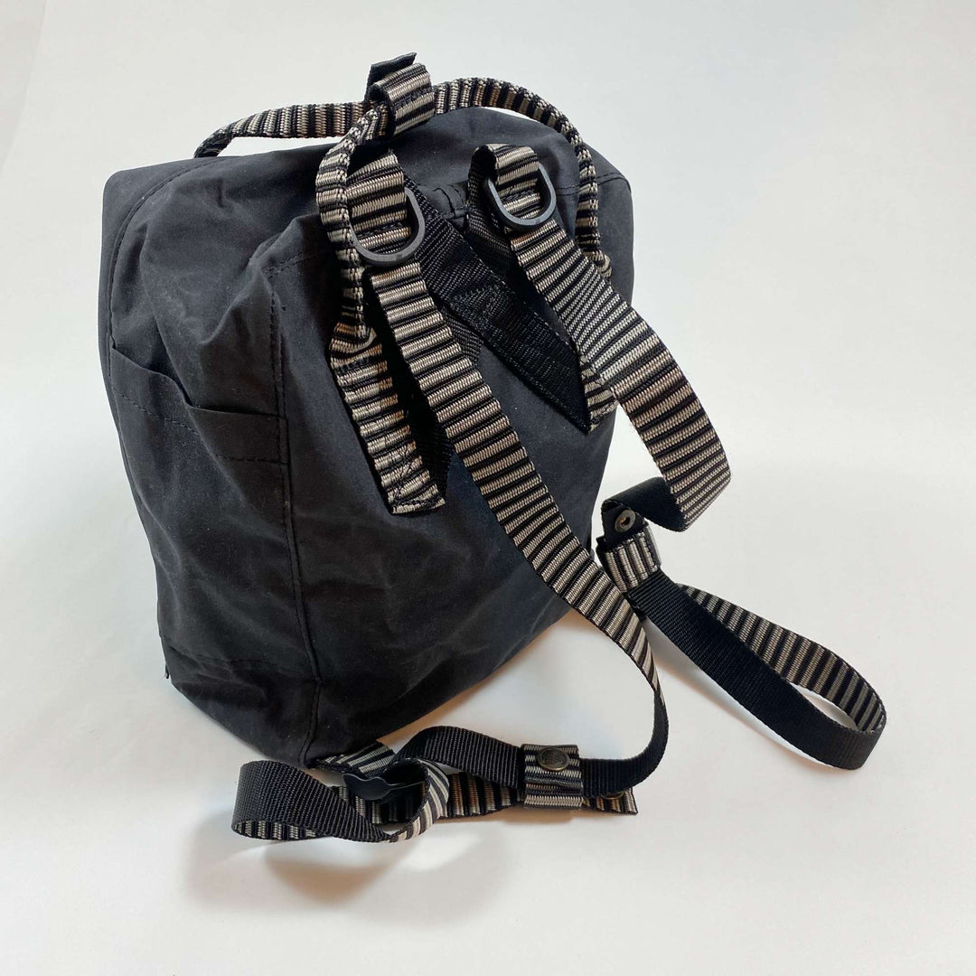 Kånken black/stripe iconic small backpack Height: 27cm Length: 22cm Depth: 10cm 2