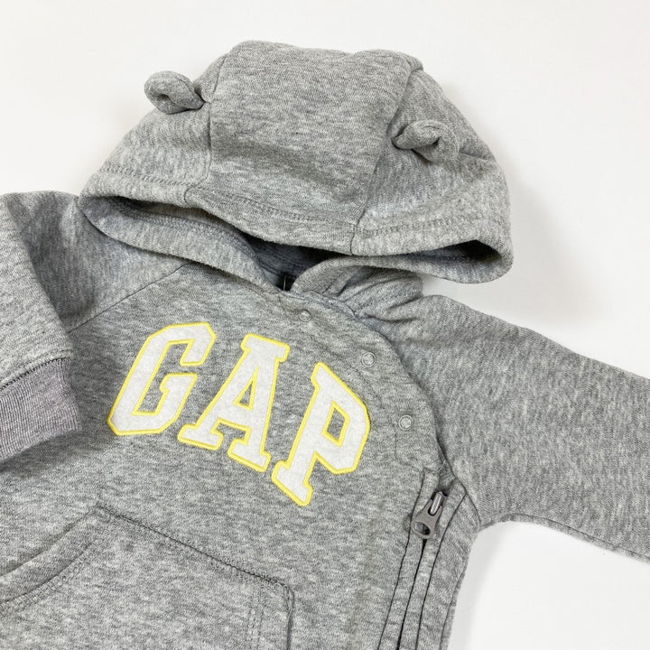 Gap grauer Frottee-Overall mit Kapuze 3-6M