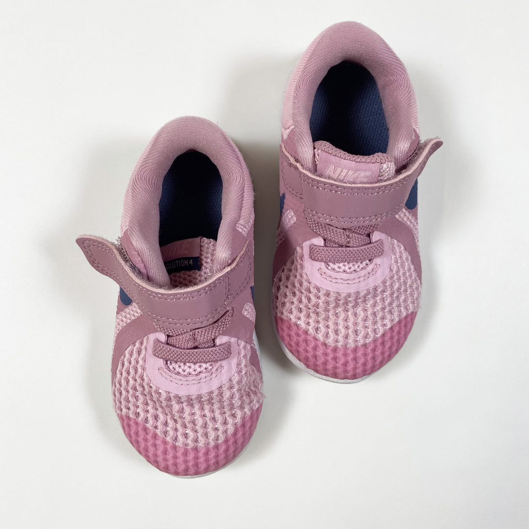 Nike pink sneakers 22