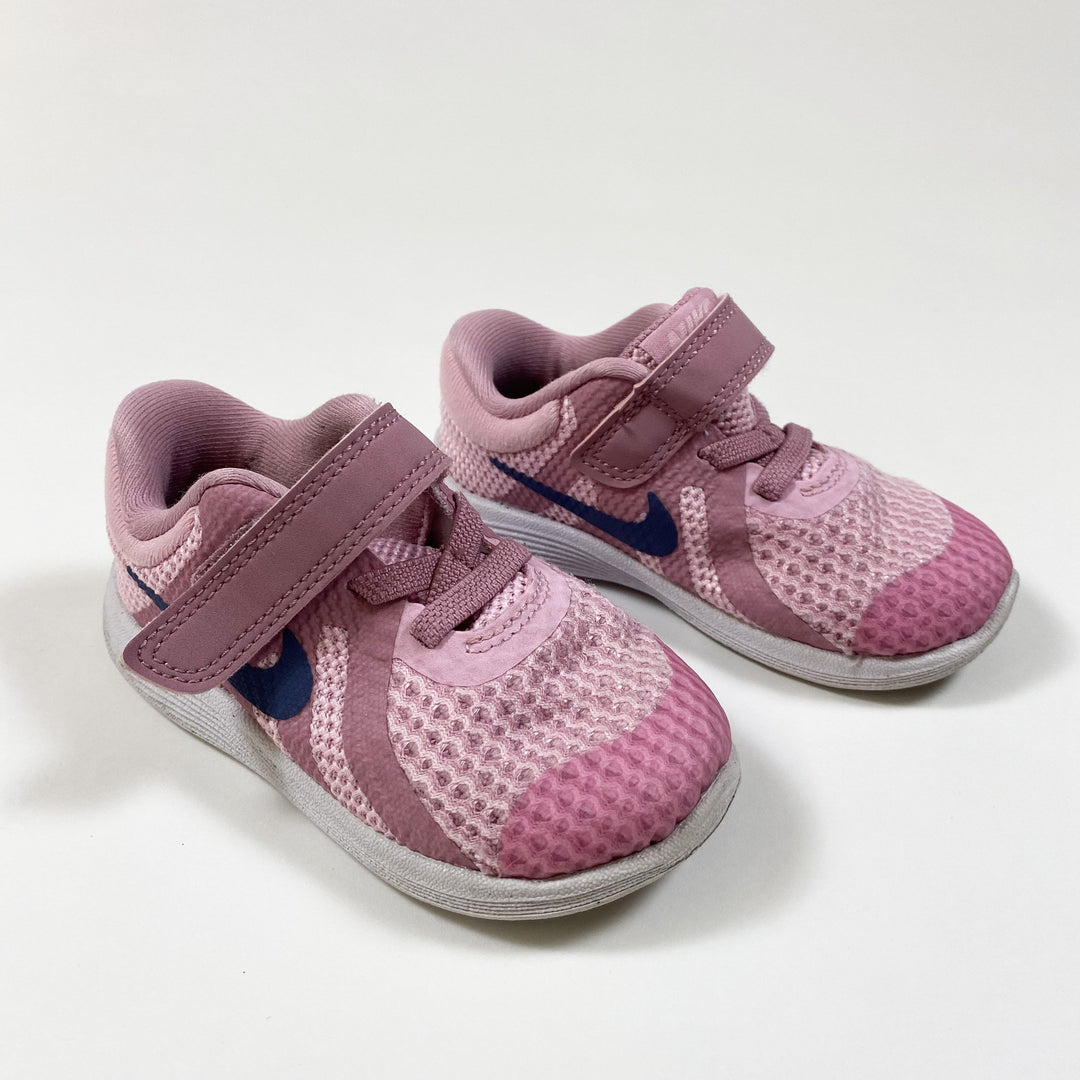 Nike pink sneakers 22