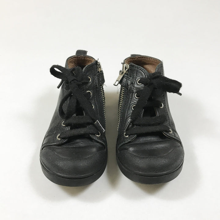 10IS schwarze Leder-Sneakers 26