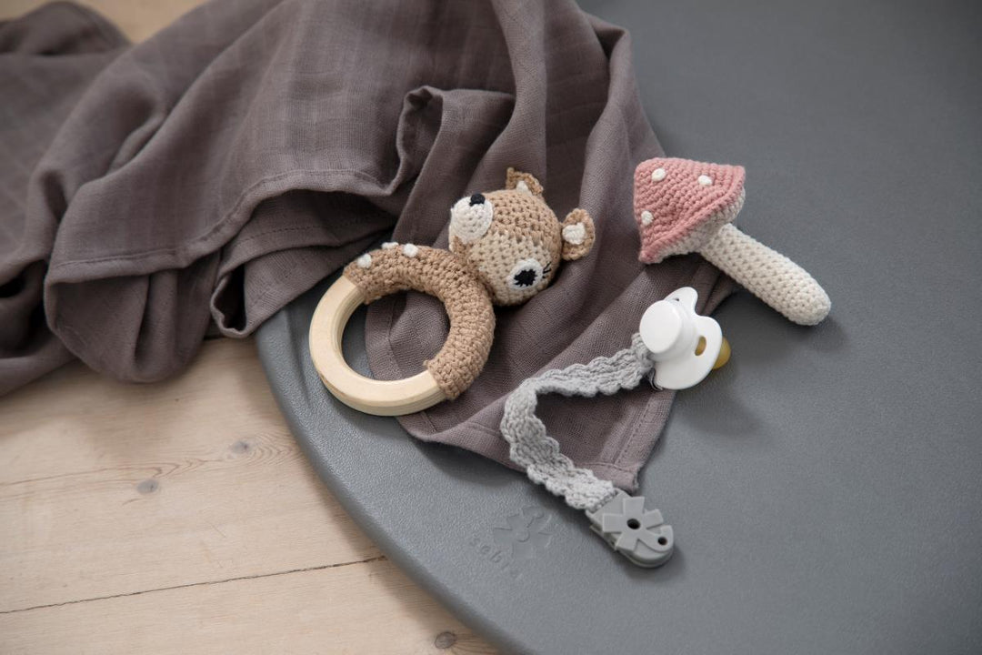 Sebra Dixi crochet rattle on wood ring Second Season 10 x 13 cm 2
