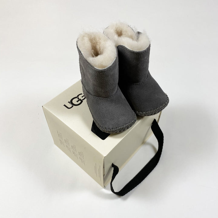 UGG grauer Caden klassischer Stiefel aus Wildleder 0/1 0-6M