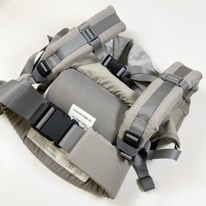 Love Radius grey hoodiecarrier with baby insert 3,5-20kg 3