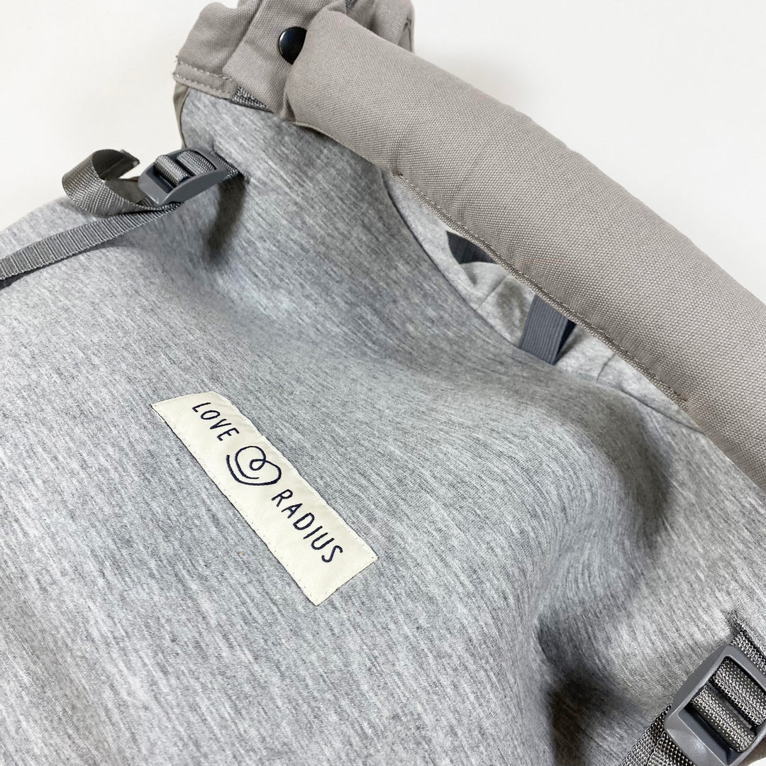 Love Radius grey hoodiecarrier with baby insert 3,5-20kg 2
