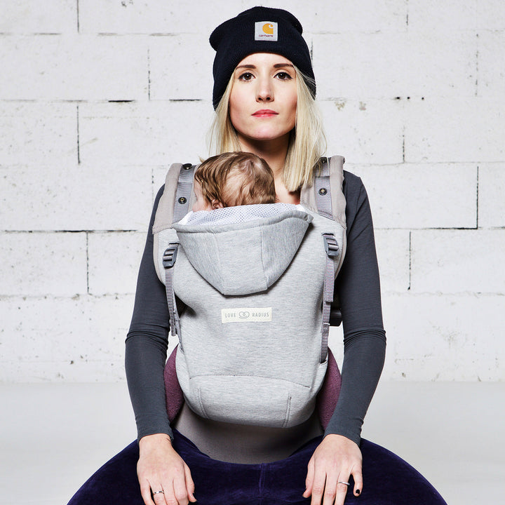 Love Radius grey hoodiecarrier with baby insert 3,5-20kg 4