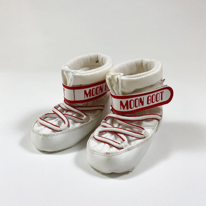 Moon Boot white moon boots with red details 19-20