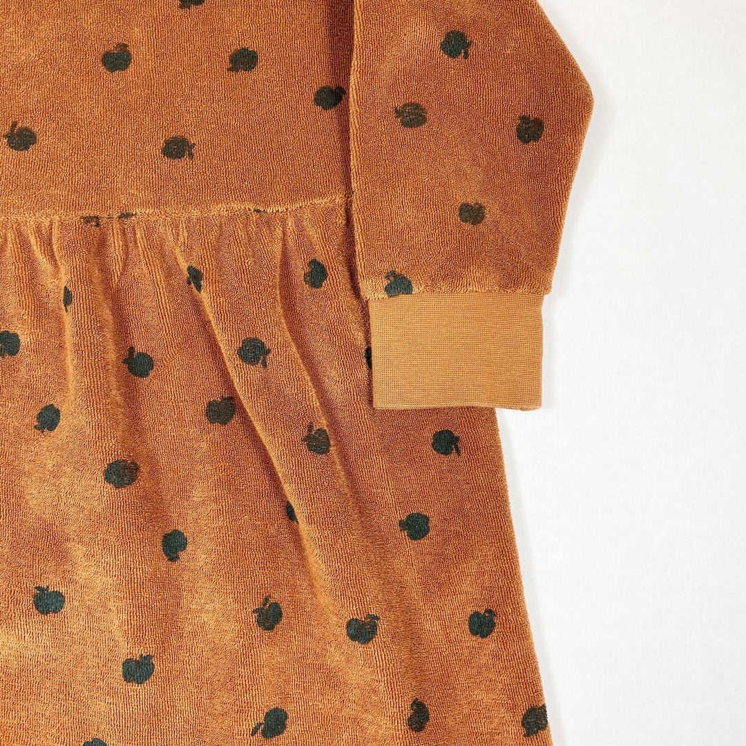 Tinycottons | brown terry cloth dress with blue apple print | Ingrid & Emil Tinycottons | brown terry cloth dress with blue apple print | Ingrid & Emil