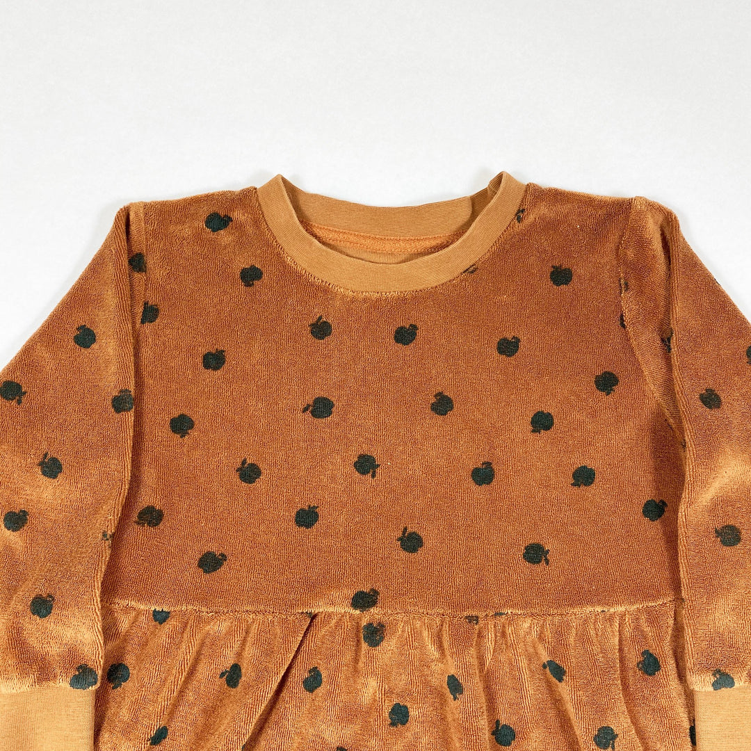 Tinycottons | brown terry cloth dress with blue apple print | Ingrid & Emil Tinycottons | brown terry cloth dress with blue apple print | Ingrid & Emil