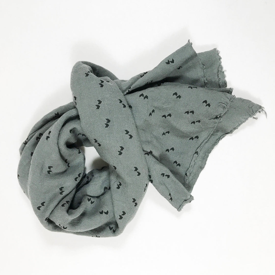Búho grey scarf with black pattern One size