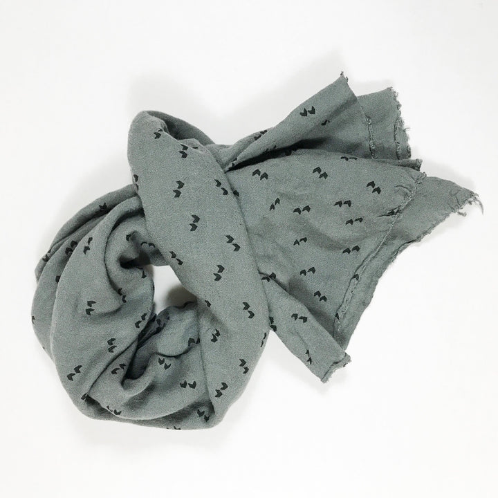 Búho grey scarf with black pattern One size