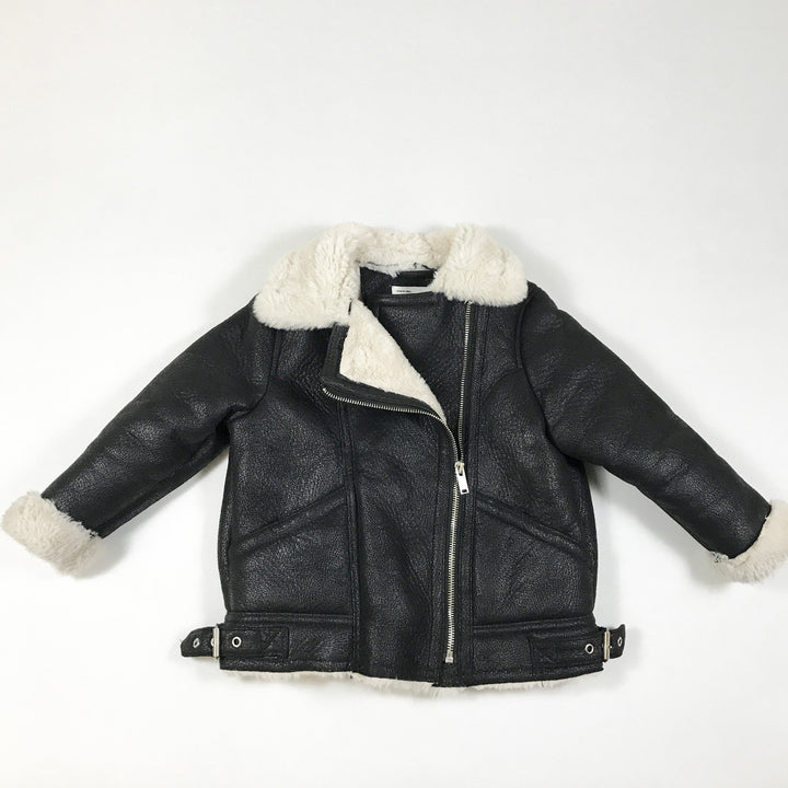 Zara schwarz/weisse Fliegerjacke aus Kunstleder 110