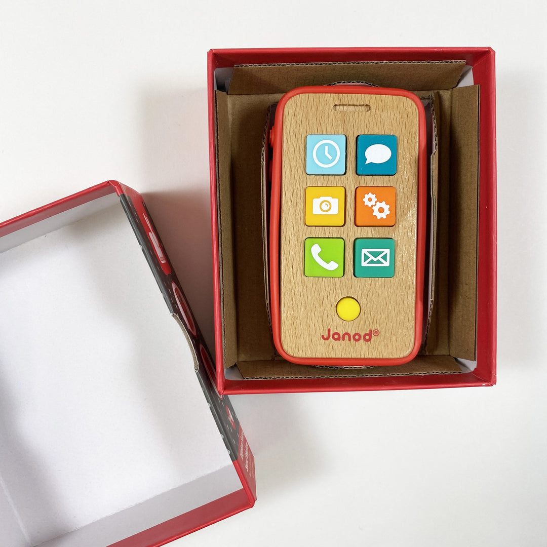 Janod wood smartphone with sound 18M