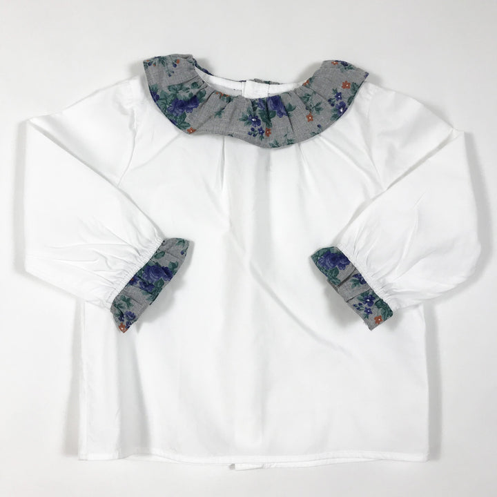 Pureté du Bebe weisse langärmelige Bluse mit grauem Blumenkragen 9M